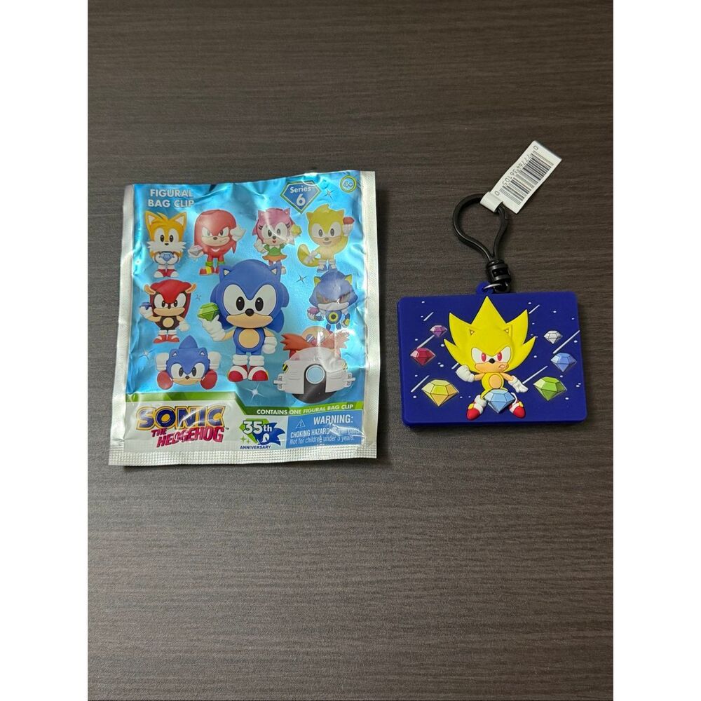 Sonic the Hedgehog 35th Anniversary Bag Clip Keychain CHASE - Super Sonic